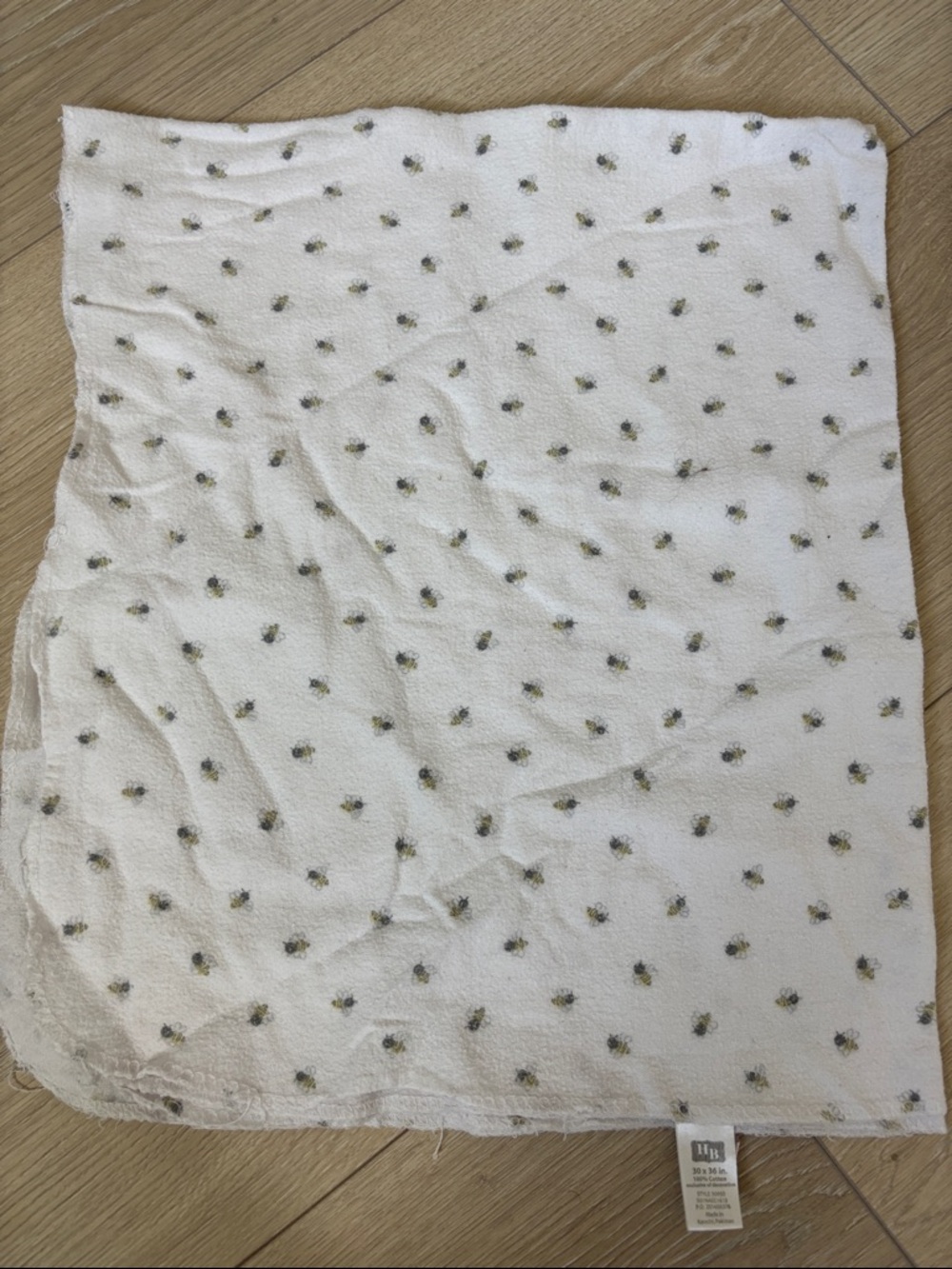 Hudson Baby White Muslin Blanket with bumble bee Motif